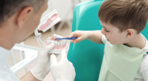 A qué edad debemos llevar a los niños al dentista?