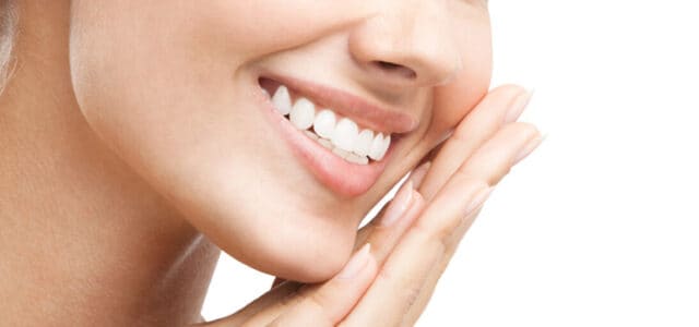 Joven con diseño de sonrisa