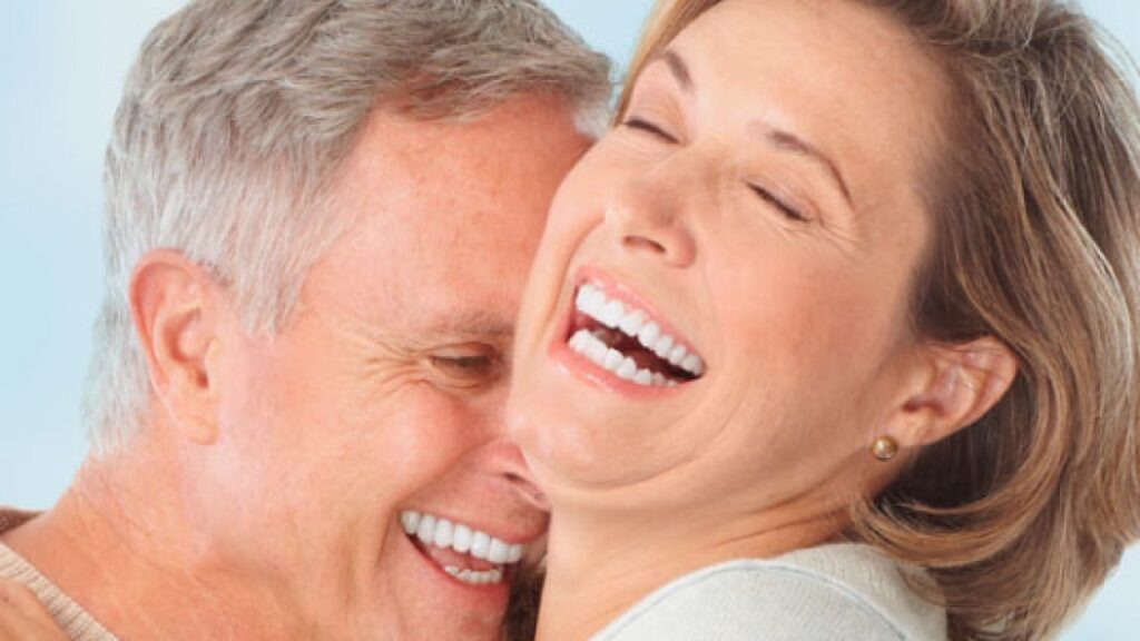 Implantes Dentales: Tu Sonrisa Renovada y Natural