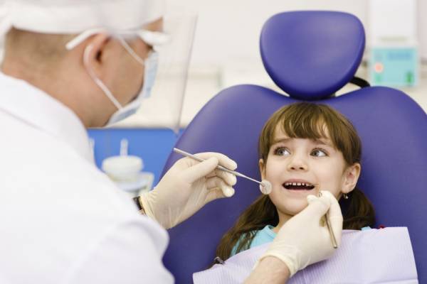 A qué edad se recomienda iniciar con un tratamiento de brackets?